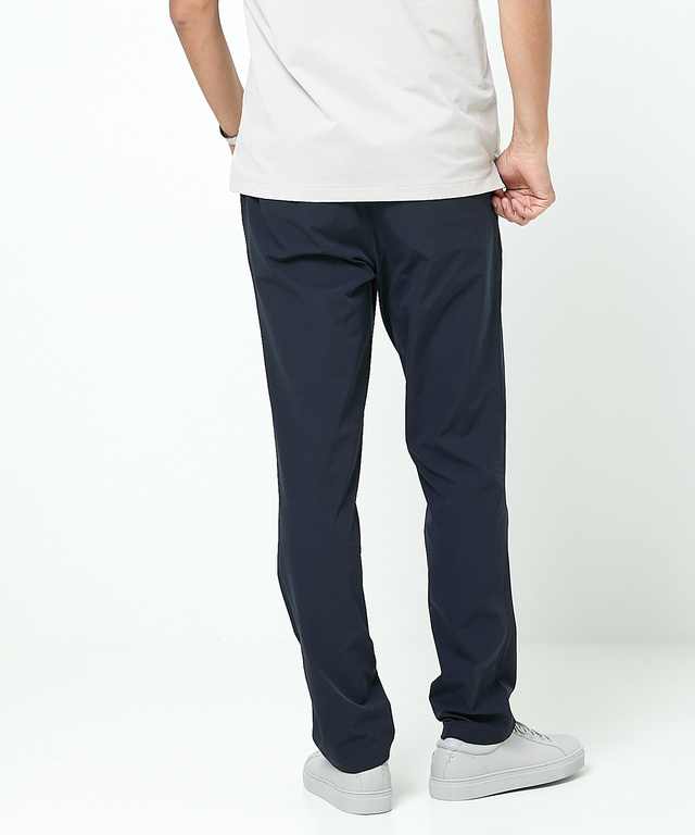 ストレッチ テーパード パンツ