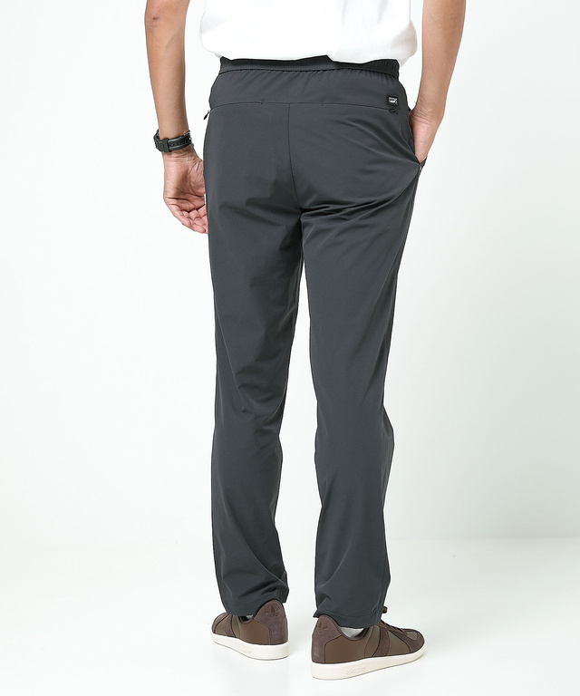 ストレッチ テーパード パンツ