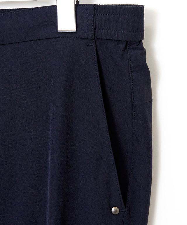 ストレッチ テーパード パンツ