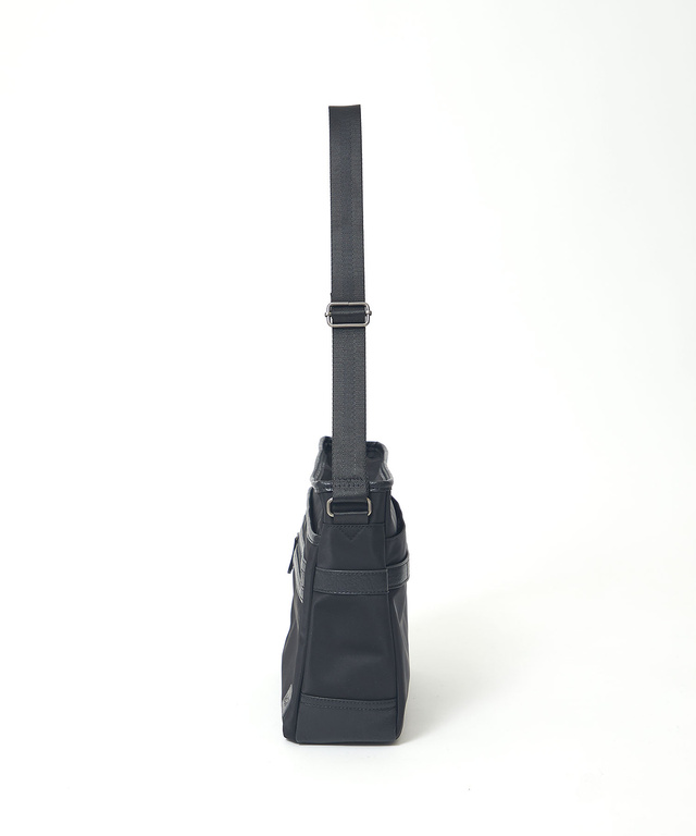 ナイロン フロントポケット ショルダーバッグ