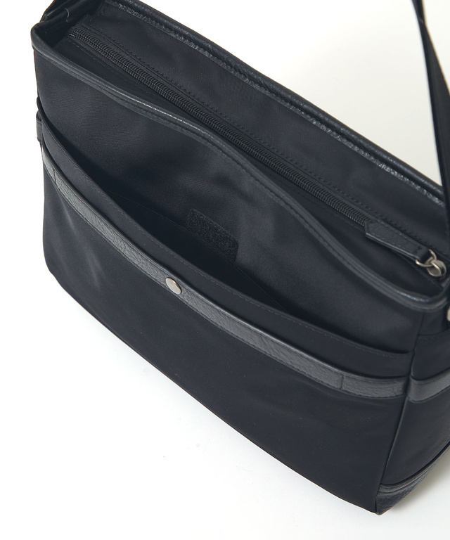 ナイロン フロントポケット ショルダーバッグ