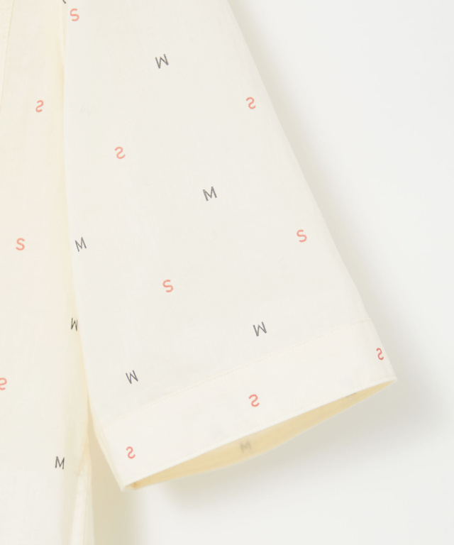 ロゴプリント サイドスリット ブラウス