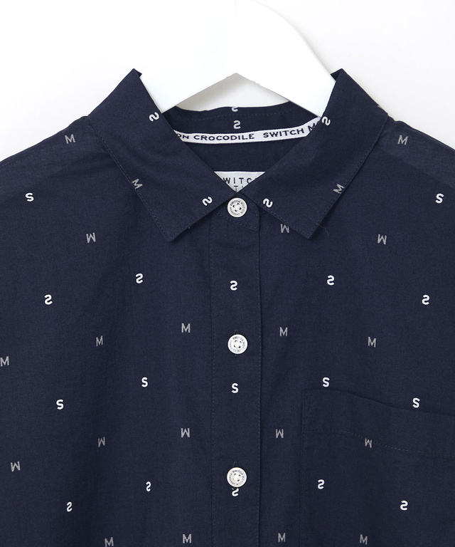 ロゴプリント サイドスリット ブラウス