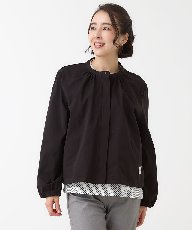 ギャザーデザイン ノーカラー ブルゾン【手洗いOK】