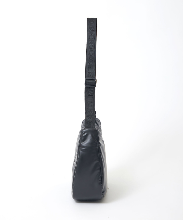 ロゴ刺繍 パデッド ショルダーバッグ